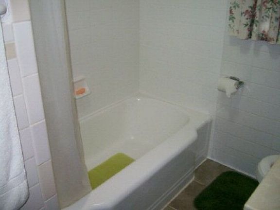 5th image of 210 Greenway Ave