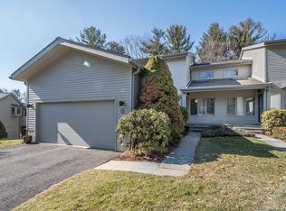3 Farmstead Ln #3, Avon, CT 06001