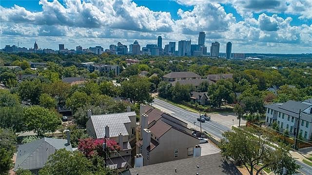 1st image of 1500 Woodlawn Blvd #302