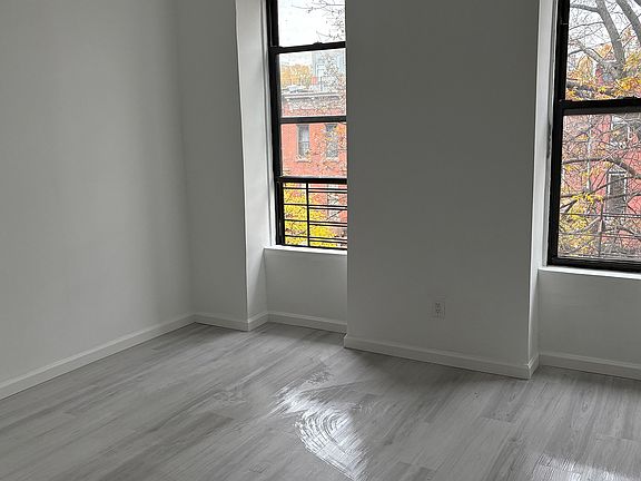4th image of 244 Vernon Ave APT 4