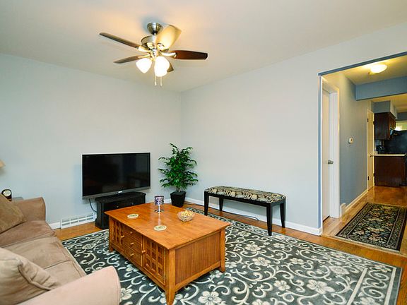 3rd image of 4430 N Cicero Ave