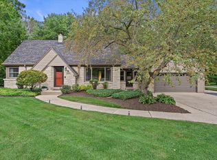 2040 San Fernando Dr, Elm Grove, WI 53122