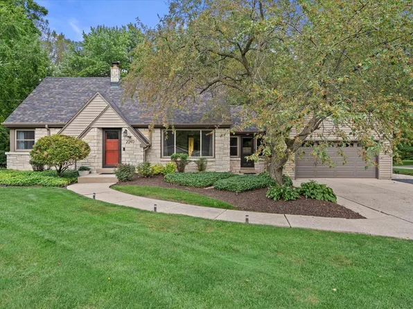 2040 San Fernando DRIVE, Elm Grove, WI 53122