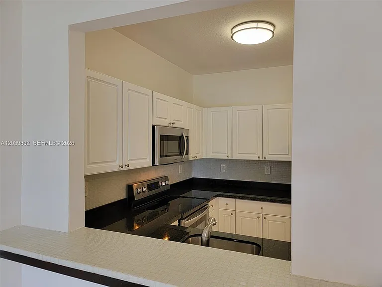 1300 NE 109th St #405 — Photo 5