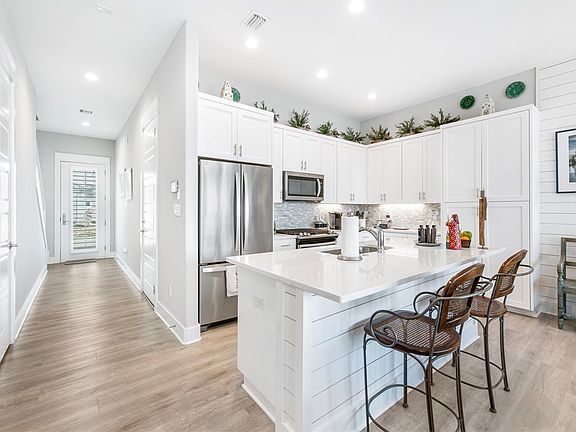4th image of 292 Reserve Ln #602