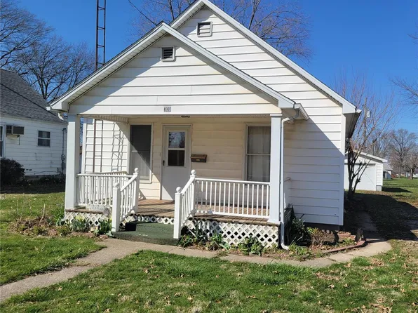 709 Miller St, Nokomis, IL 62075