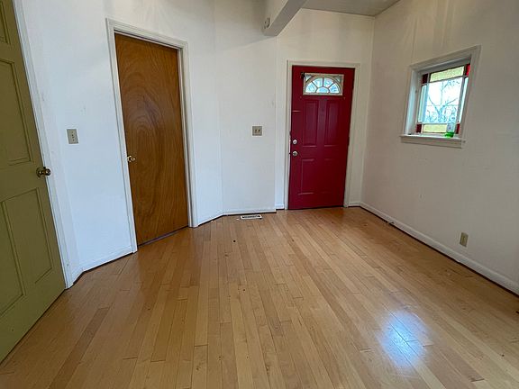 3rd image of 950 Lemoyne Ave #950