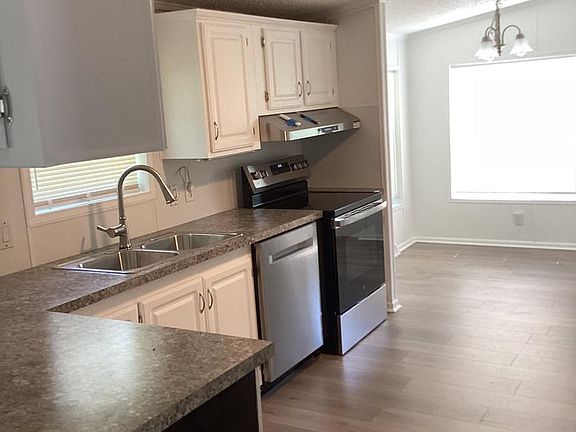 4th image of 11 Wildwood Ln