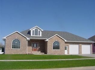 2012 Prairie St, Grinnell, IA 50112