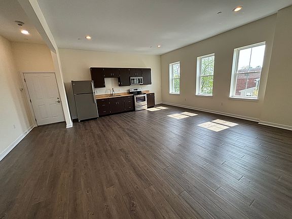 5th image of 320 Main St APT 10A