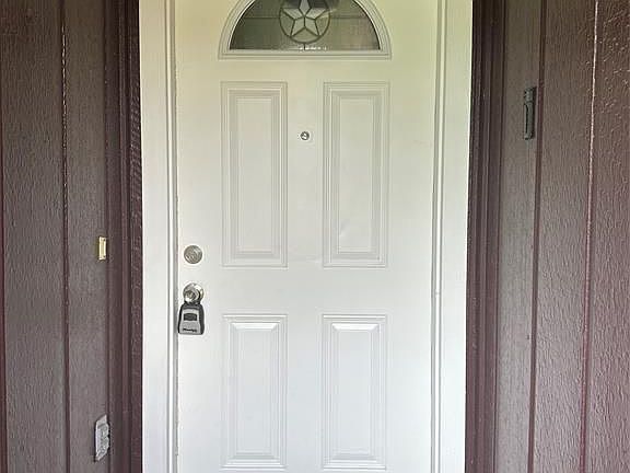 4th image of 2615 Barrington Place Dr