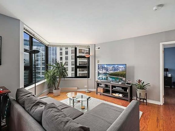 4th image of 401 E Ontario St #4204S