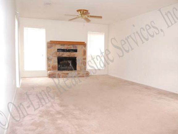 2nd image of 1112 Airline Dr #A