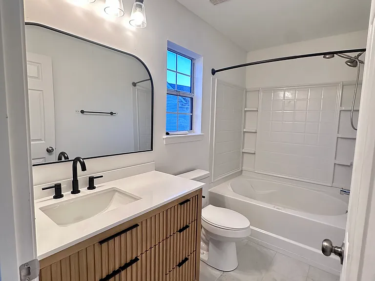 210 Barnwell St — Photo 16