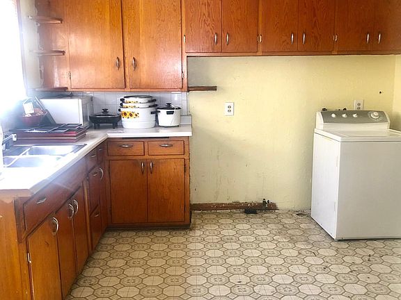 2nd image of 700 Sloan St