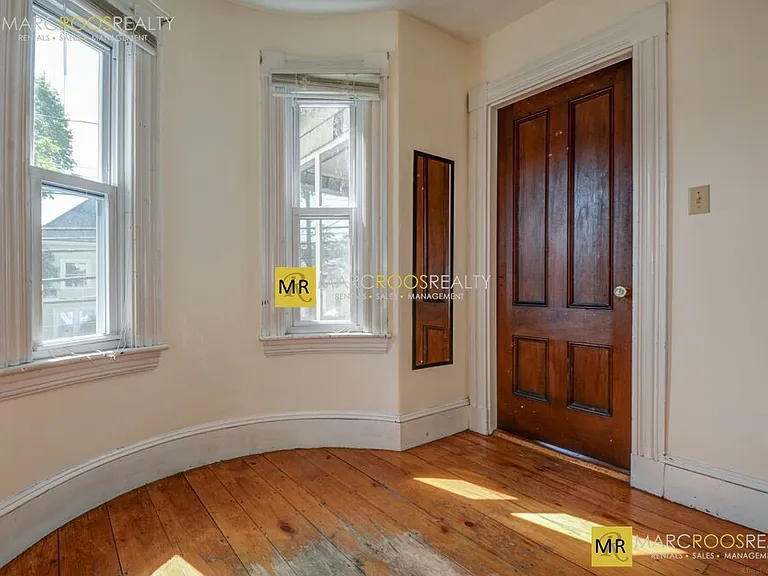 South St — Photo 16
