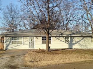 714 E Garfield St, Iola, KS 66749