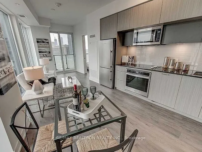 575 Bloor St E #2208 — Photo 5