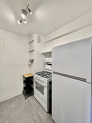 3rd image of 525 E 82nd St APT 9B