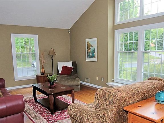 4th image of 22 Bardney Cir