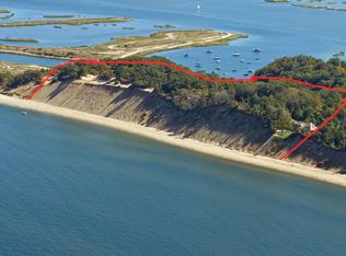 546 Long Beach Rd, Saint James, NY 11780