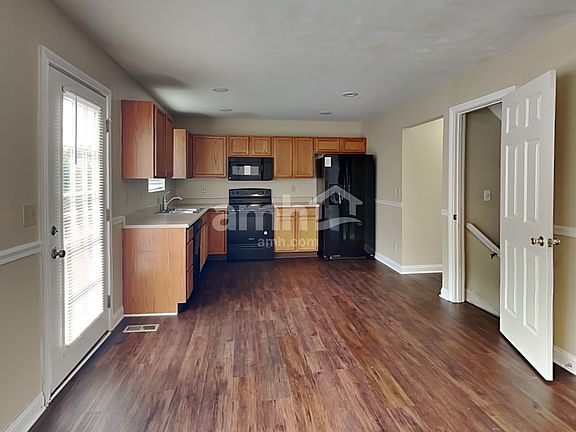 3rd image of 519 Rosebud Cir