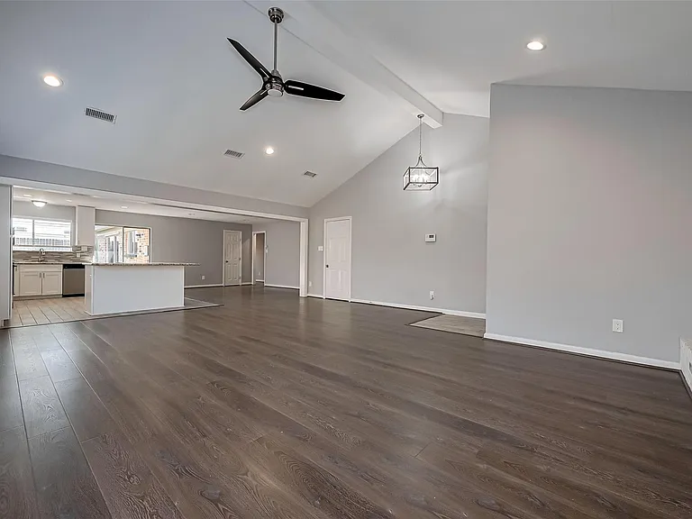 319 Gentilly Dr — Photo 4