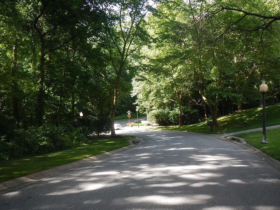 2nd image of 4 Creek Xing