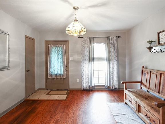2nd image of 1109 Michigan Ave