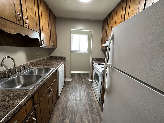 3rd image of 1519 Willow Bend Way APT D