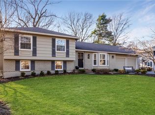 8024 Granada Rd, Prairie Village, KS 66208