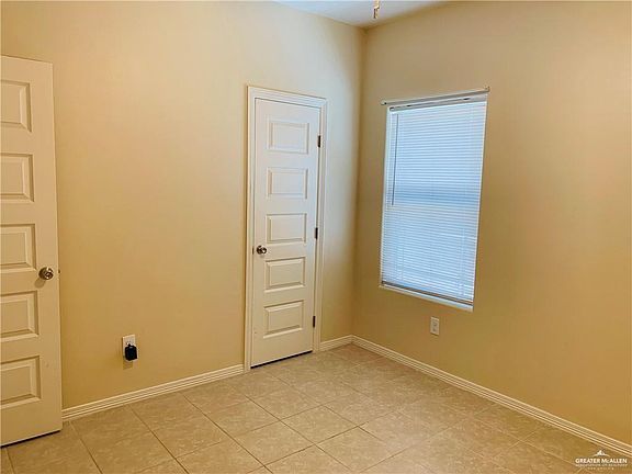 3rd image of 2710 E Garfield Ave APT 3