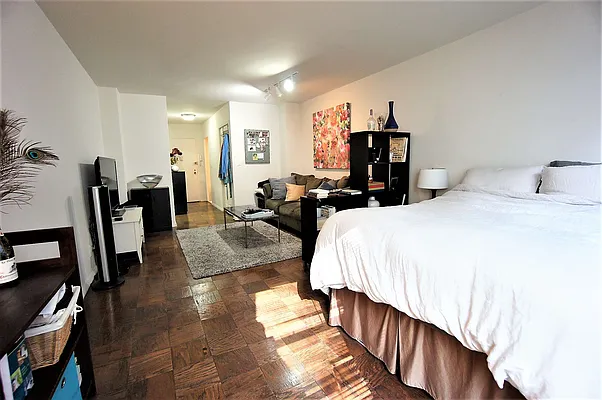 Rented by Compass | media 14