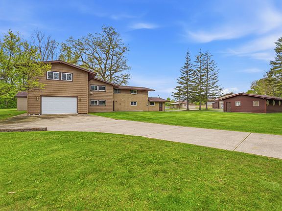 4th image of 1392 Maple Grove Rd