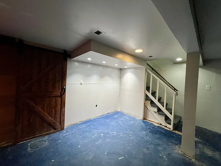 209 2nd Ave — Photo 33