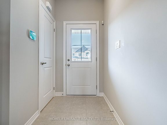 3rd image of 140 Aquasanta Cres