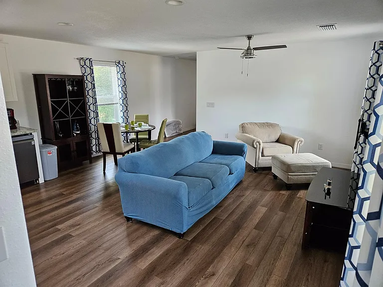 714 N Warfield Ave — Photo 6