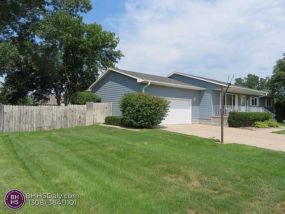 3rd image of 718 Sweetwood Dr