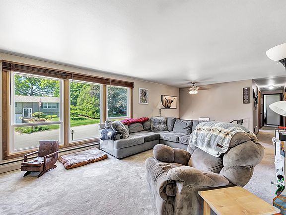 4th image of 1602 Bruce Ln