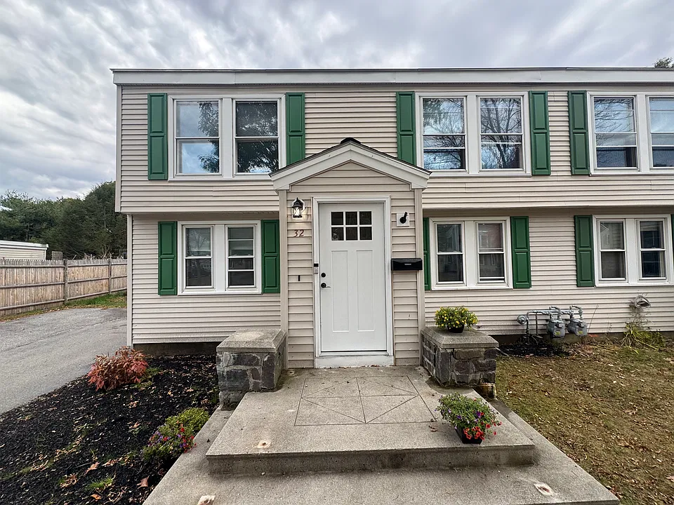 32 Emanual Dr