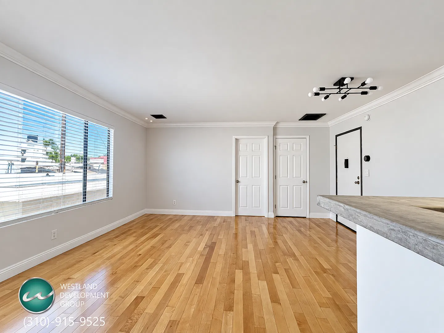 1540 Brockton — Photo 1
