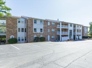 920 Guelbreth Ln APT 104, Saint Louis, MO