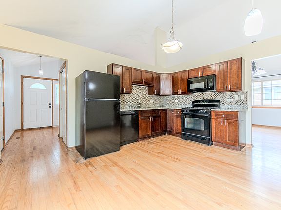 3rd image of 15609 Clifton Park Ave