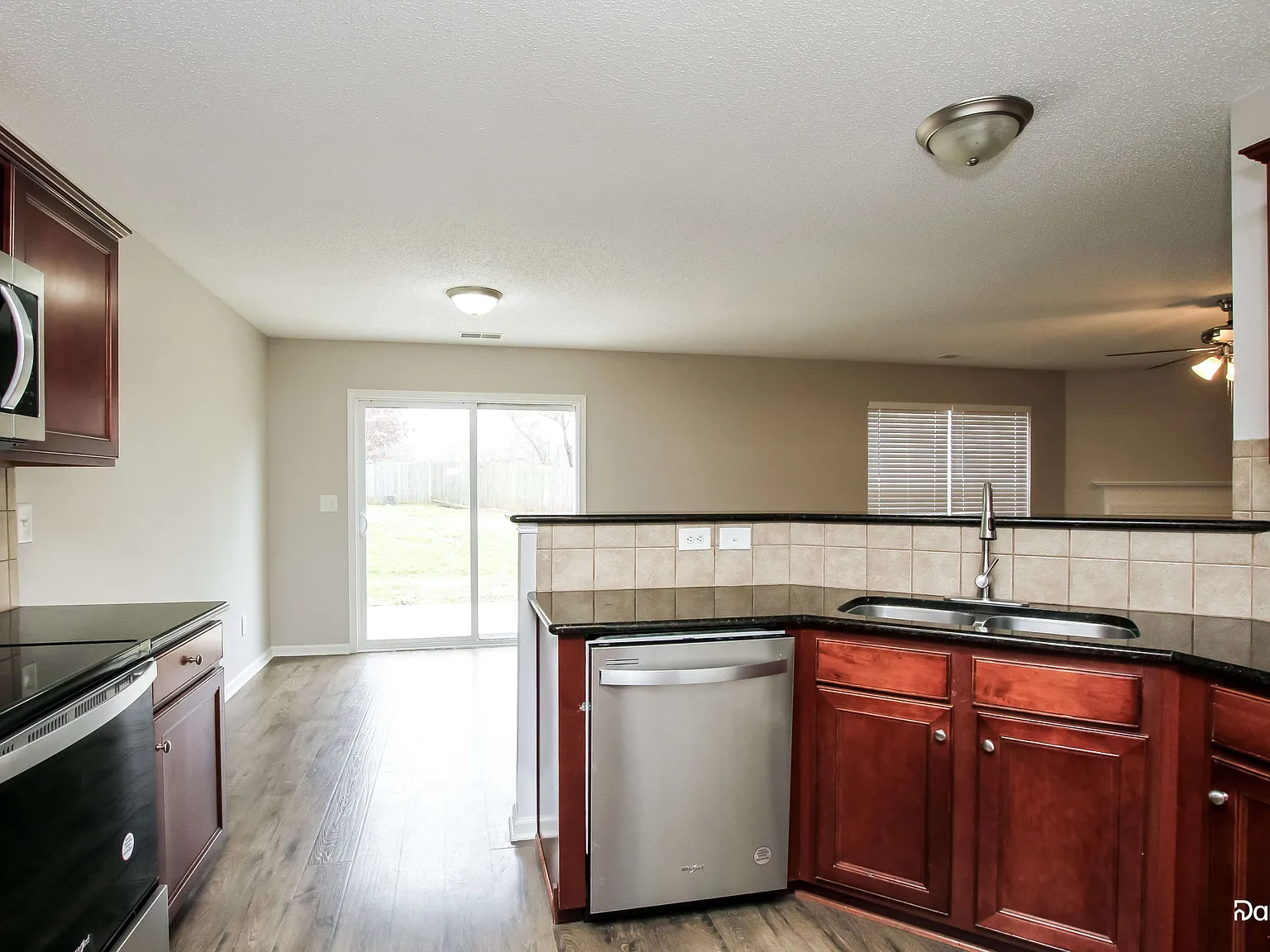 3 bed, 2.5 bath, 2419 sqft, $1,980 — Photo 3