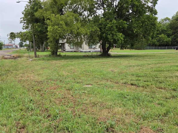 901 S 13th, Honey Grove, TX 75446