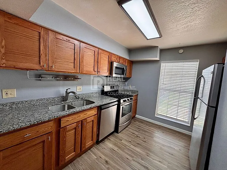 3440 Parkmoor Village Dr #V — Photo 6
