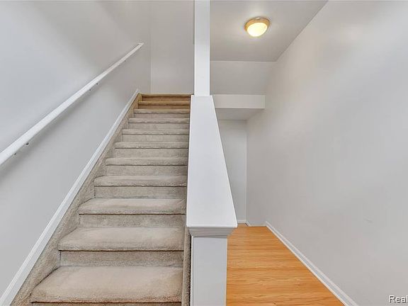 5th image of 3066 Camden Dr #1