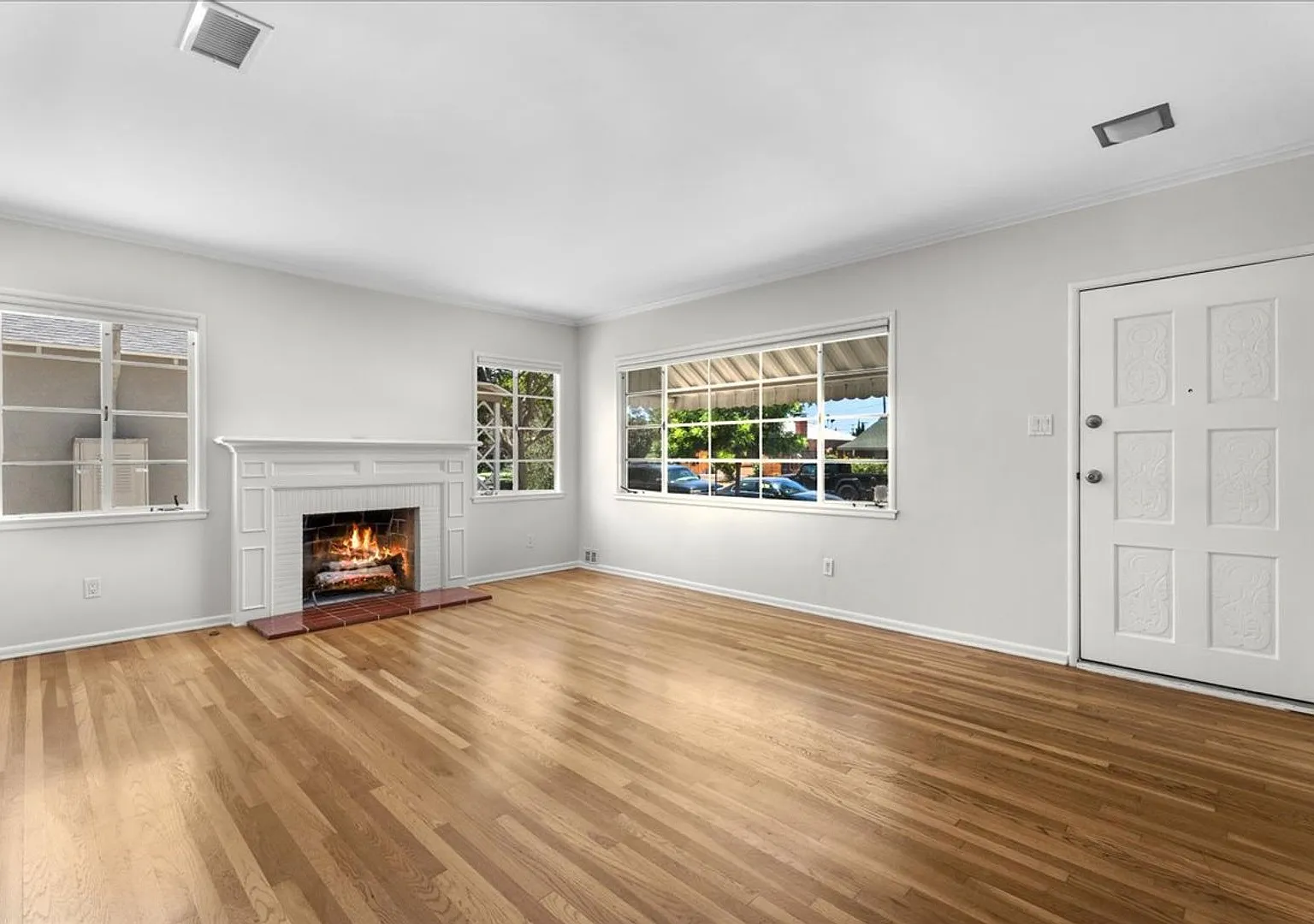 Charming Updated 2-Bedroom Van Nuys Home with Garage and Private Yard — Photo 2