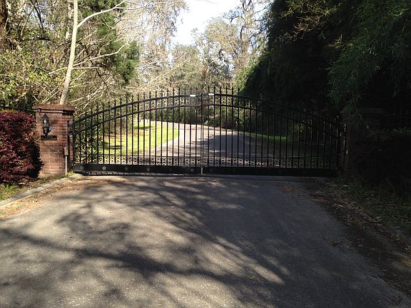 3rd image of 49118 River Bluff Dr