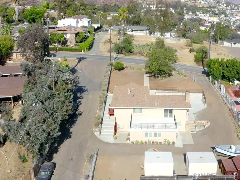 1628 Helix St — Photo 32
